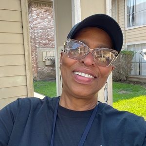 Meet your Posher, Beverly